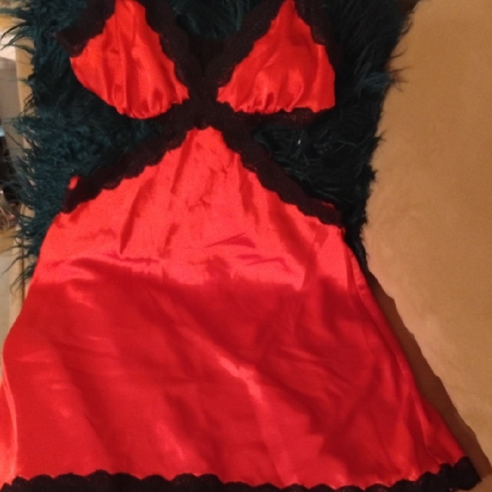 Elegant Red and Black Satin Lace Chemise